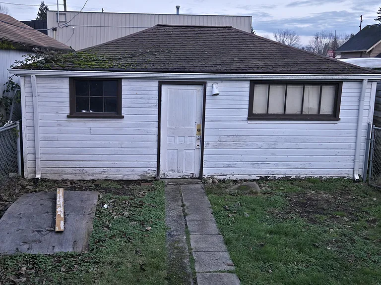 2311 Lombard Ave — Photo 9