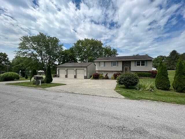 1st image of 180 Scenic Dr