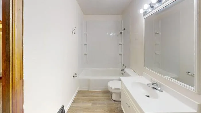 2 bed, 1.0 bath, $975 — Photo 2