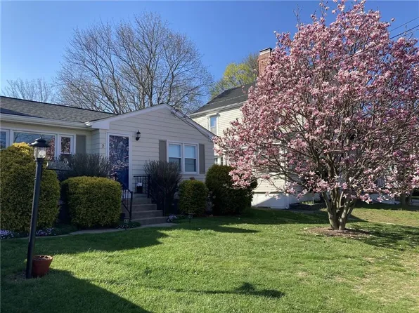 2 Longwood Ave, Providence, RI 02908