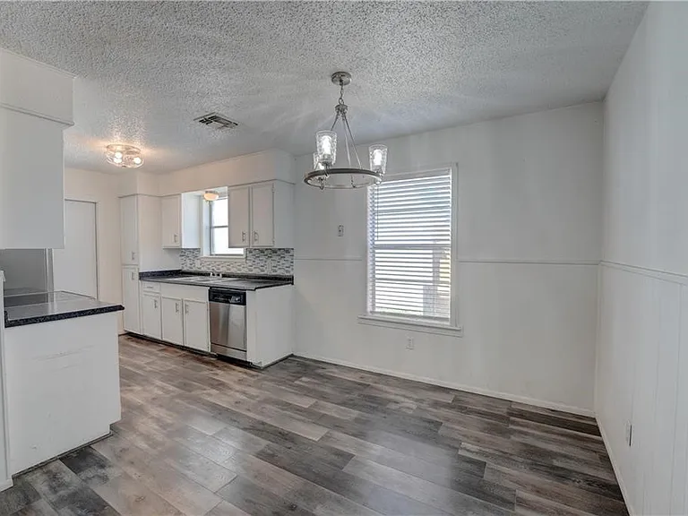 2310 Vialoux Dr — Photo 9