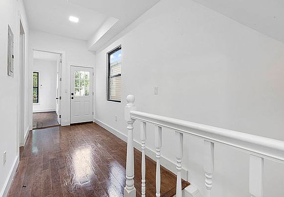 5th image of 37 Essex St #1/2