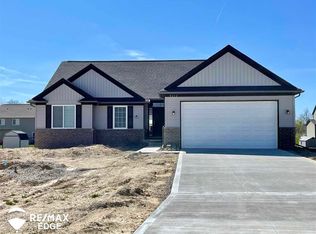 8181 Peninsula Cir, Grand Blanc, MI 48439