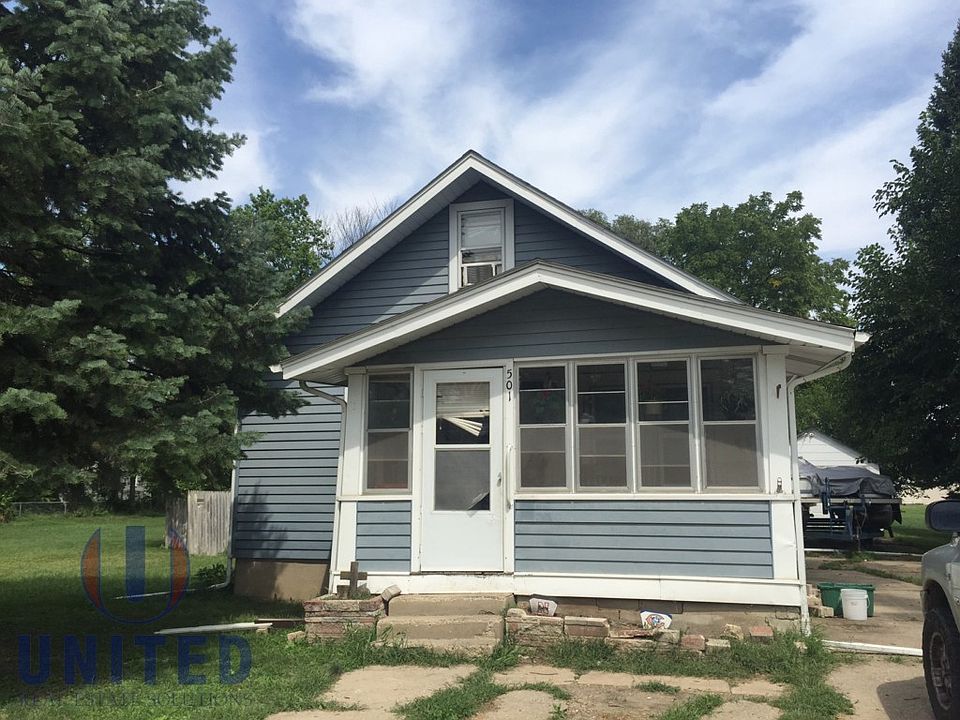 1st image of 501 E 11th St