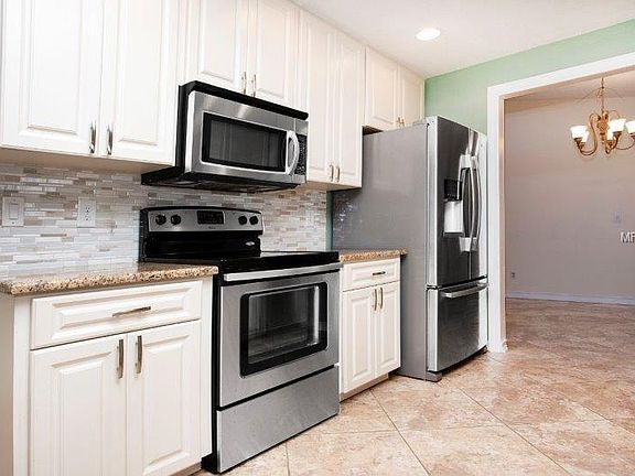 5th image of 4420 Summer Oak Dr