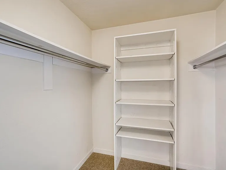 Skyline House — Photo 11
