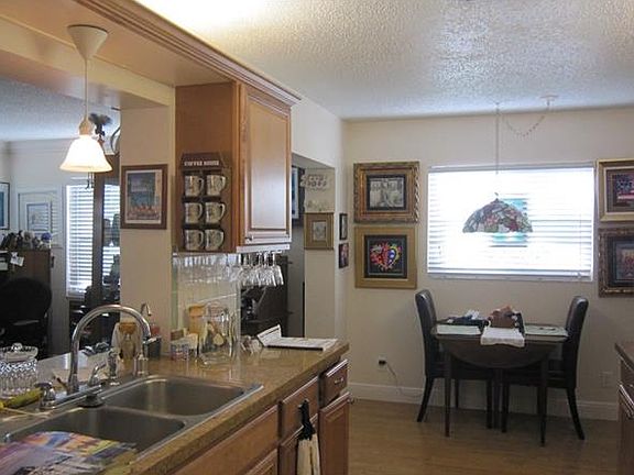 3rd image of 9733 Mainlands Blvd E