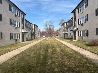 3710 W 119th St APT 2E, Alsip, IL 60803