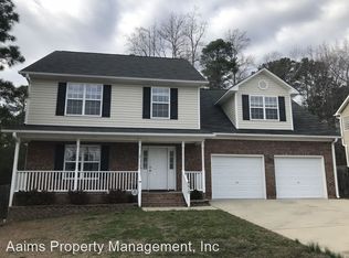 276 Edgecombe Dr, Spring Lake, NC 28390