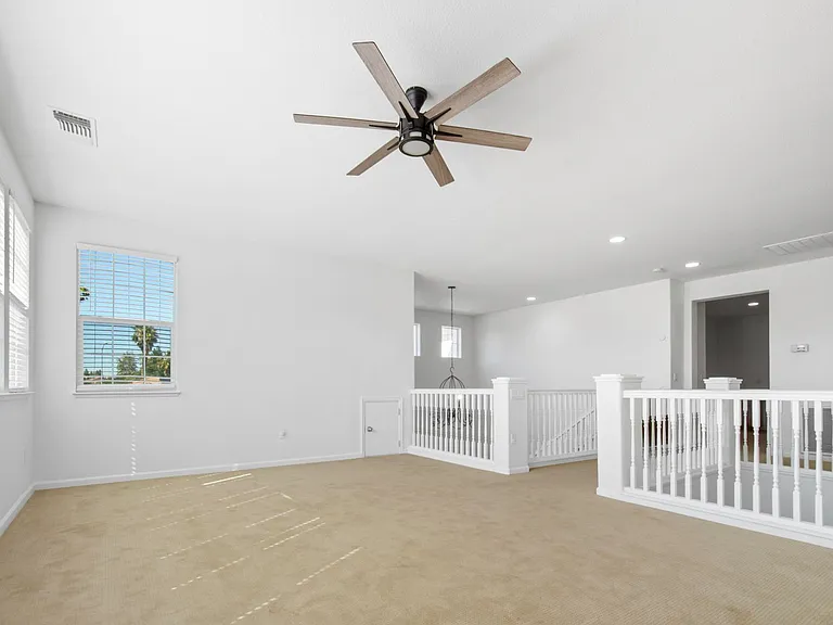 991 Zephyr Ln — Photo 33