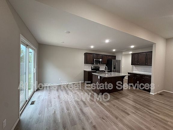 2nd image of 206 Rosalie St