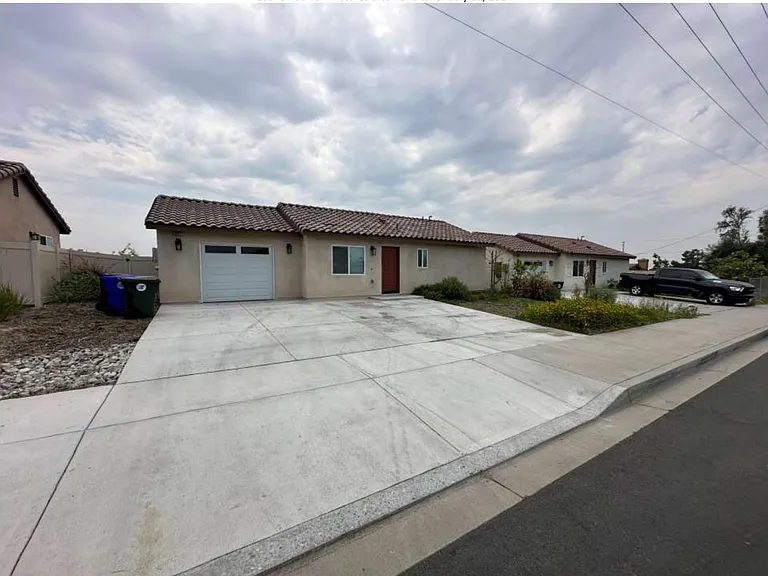 26573 Pacific St — Photo 1
