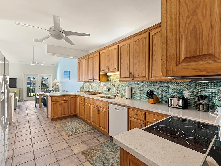 124 E Acapulco St #B — Photo 13