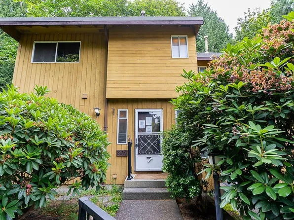 305 Decaire St #4, Coquitlam, BC V3K 4Z6