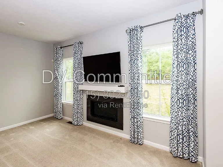 7226 Hillsview Dr — Photo 5