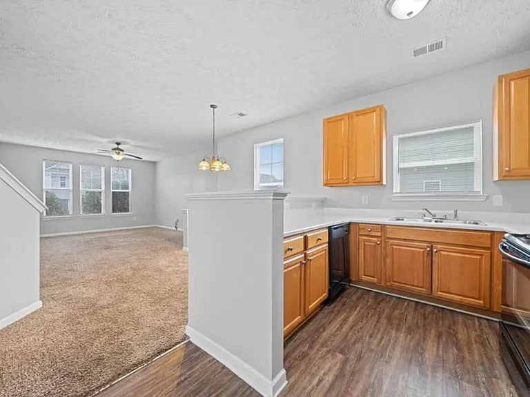 3050 Raven Trce — Photo 4
