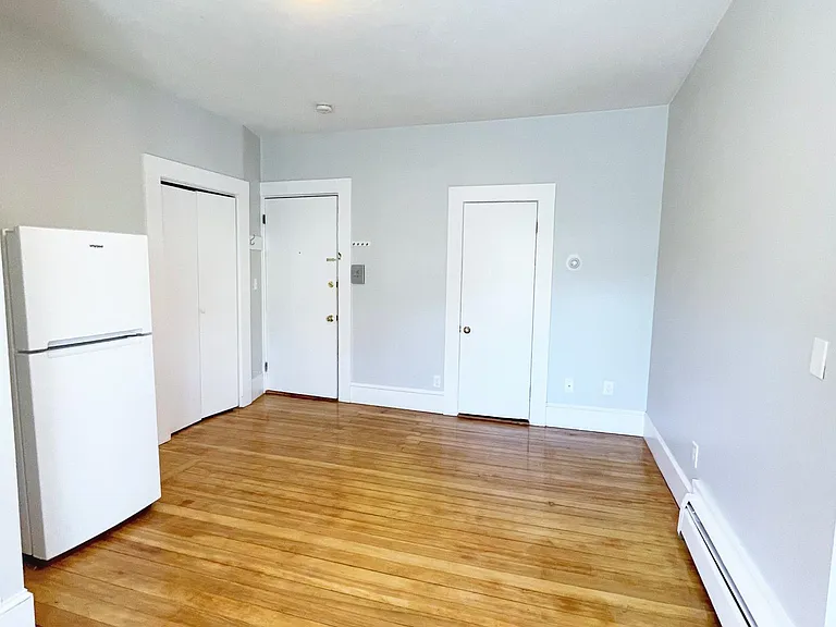 12 Muirhead St #2R — Photo 7