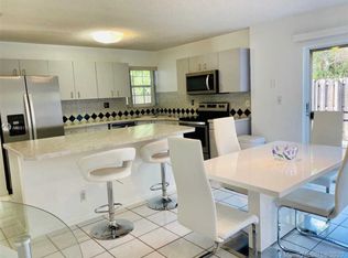 10681 N Saratoga Dr, Cooper City, FL 33026