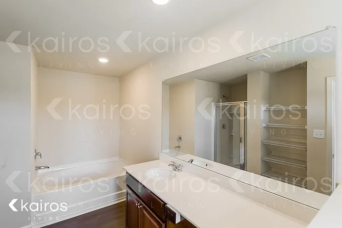 1123 Freedom Pkwy — Photo 9