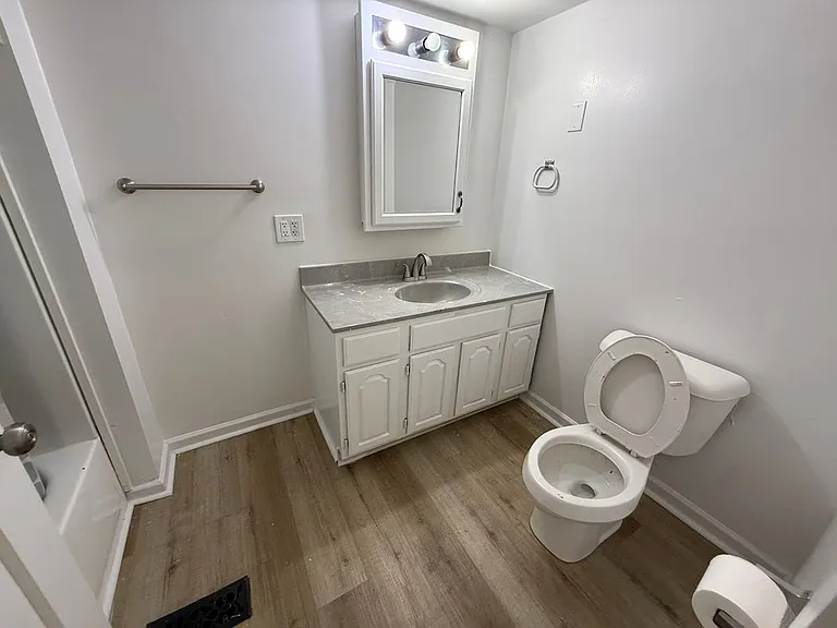 905 Vanderburgh Ave — Photo 3
