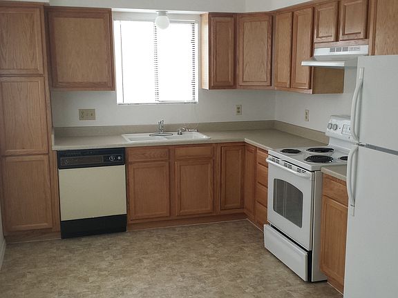 2nd image of 590 Stallion Rd SE