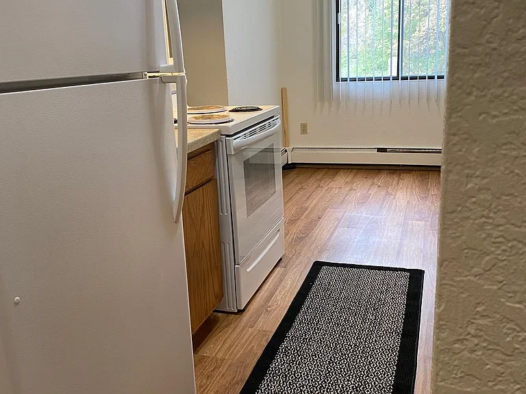 Hazelwood Apartments — Photo 10