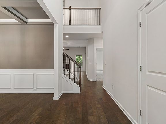 4th image of 30 Ironwood Ct