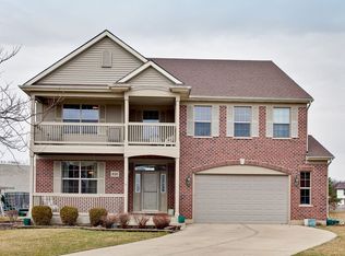 820 Sara Ct, Elk Grove Village, IL 60007