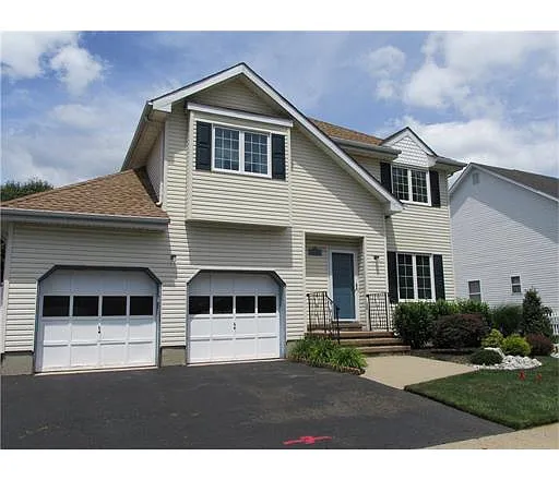 67 Victoria Way photo 1