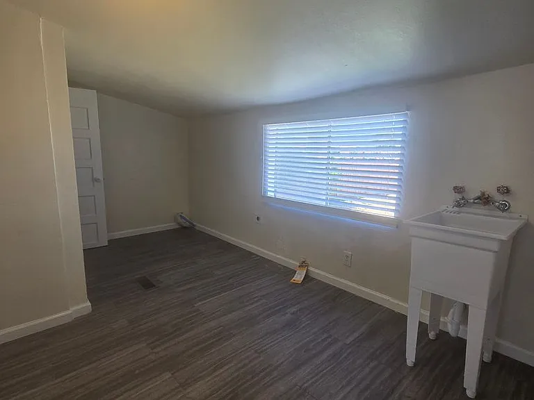 128 E 4th St — Photo 5