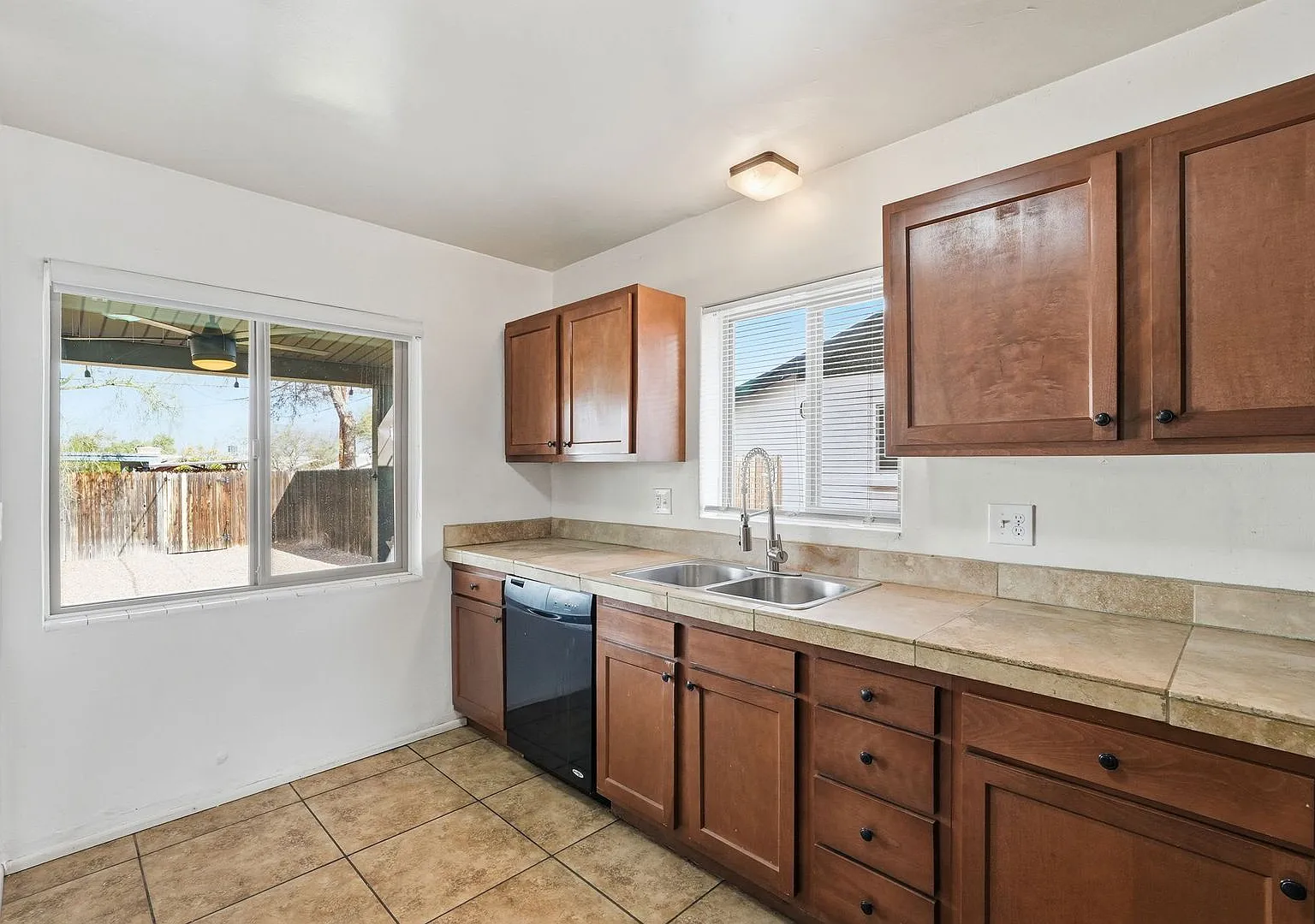 1127 E. Waverly St. — Photo 4