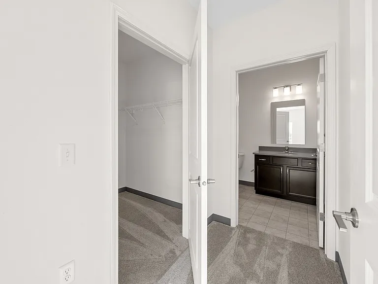 Stone Ridge Apartments and Townhomes — Photo 17