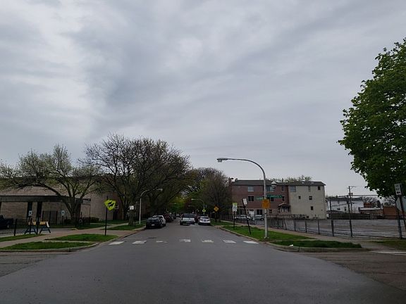 4th image of 2322 W Jarvis Ave