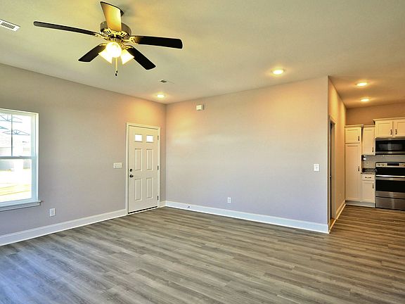 4th image of 205 Bainbridge Dr Unit B