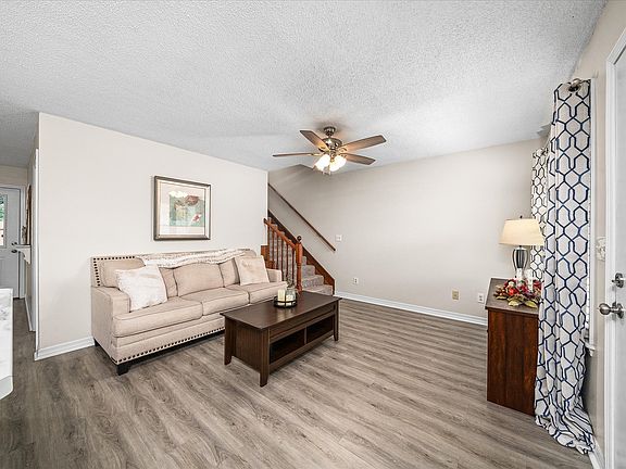 5th image of 110A Westgate Cir #A