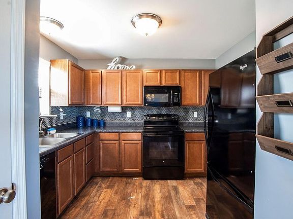 Kitchen, tile backsplash