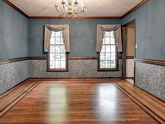 4th image of 125 Stone Lake Ct