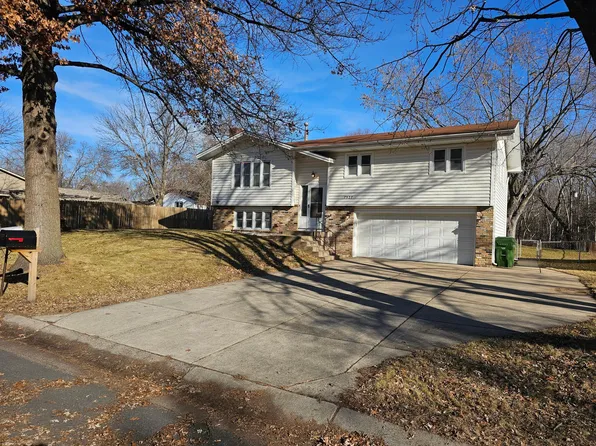 7527 Hayes St NE, Fridley, MN 55432