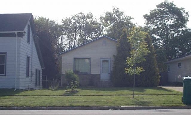 1st image of 3958 S Packard Ave