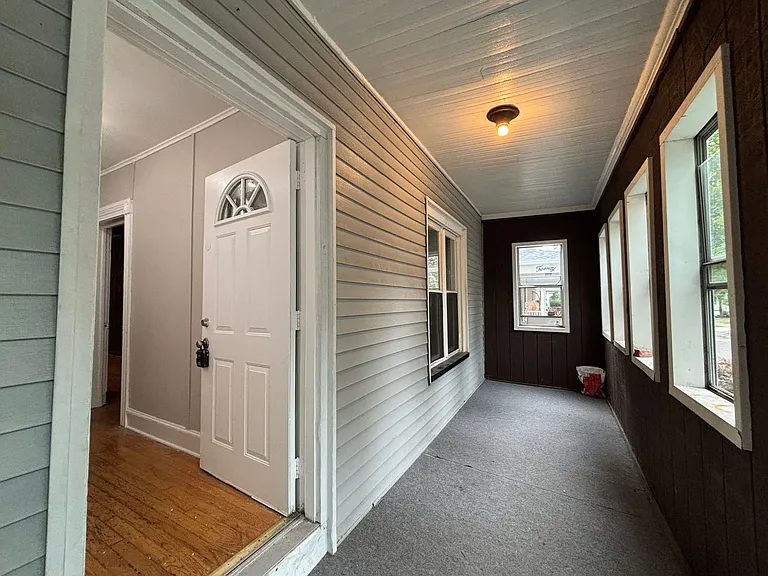 16 Asbury St — Photo 3
