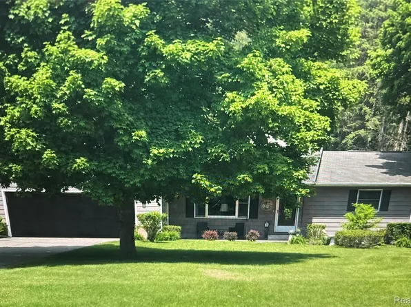 2234 W Caro Rd, Caro, MI 48723