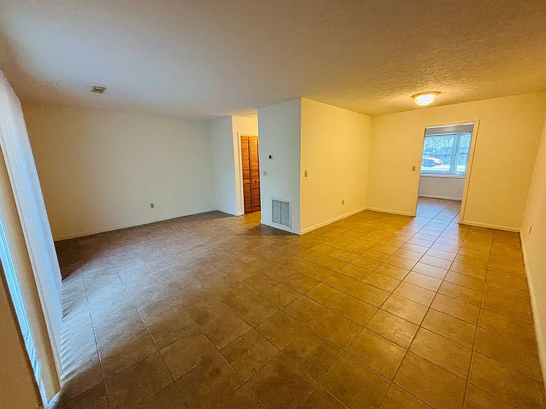 1710 Emerald St — Photo 5