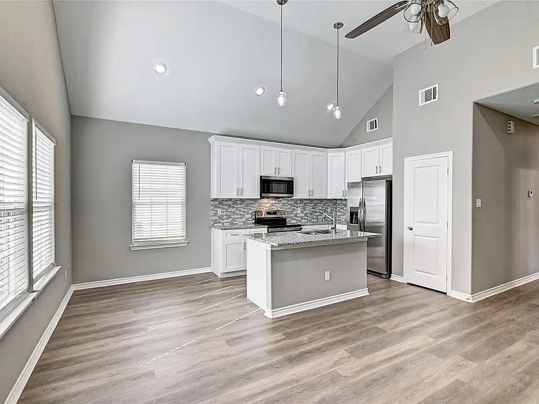8695 Sassafras St — Photo 3