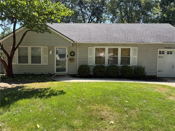 2611 W 77th St, Prairie Village, KS 66208