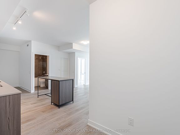 5th image of 220 Missinnihe Way #1307