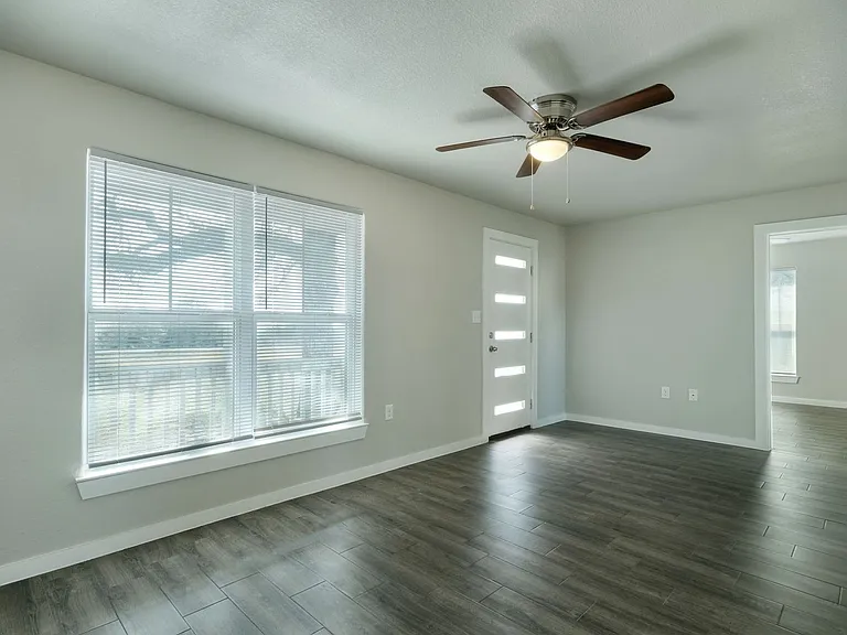 520 W FM 243 — Photo 5