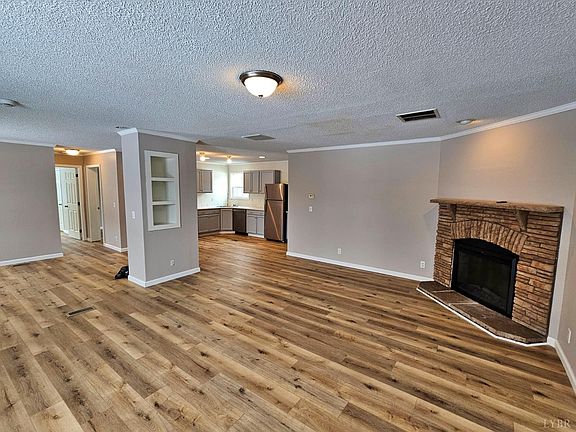 3rd image of 2365 Trent Hatchery Rd