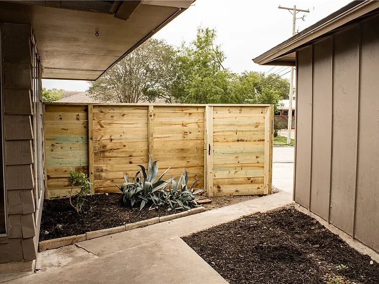 3722 Pope Dr — Photo 32