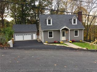 9 Crest Dr, Mahopac, NY 10541