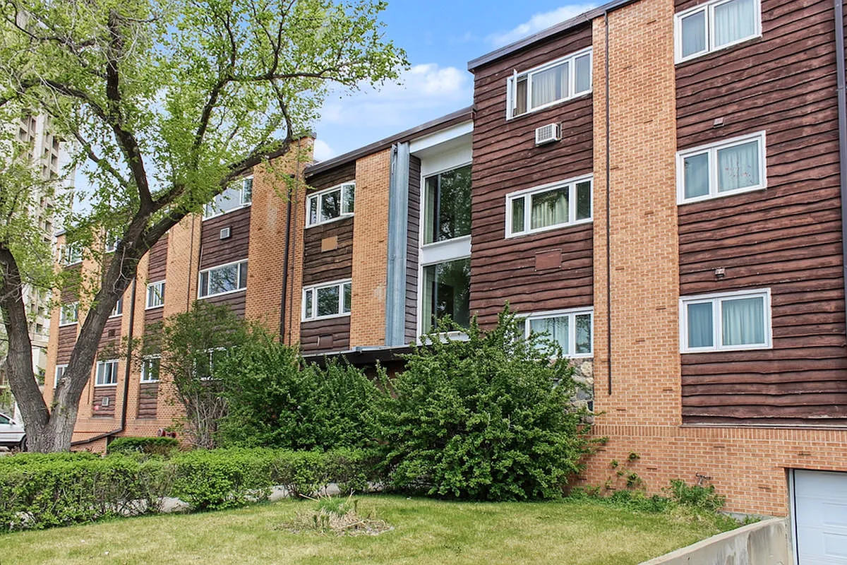 Mainstreet University Apartments — Photo 1